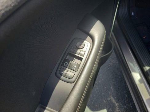 Used 2017 Dodge Challenger SXT RWD image 9