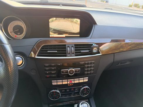 Used 2014 Mercedes-Benz C 250 Sedan image 5