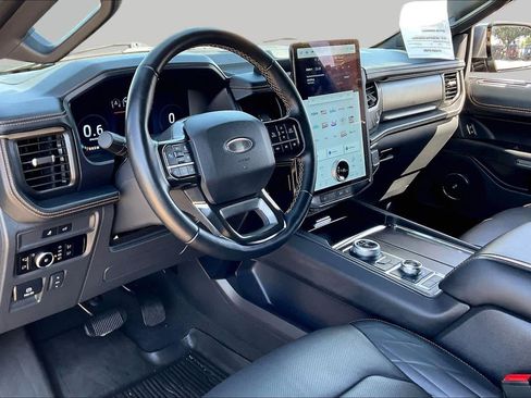 Used 2024 Ford Expedition Platinum AWD/4WD image 18