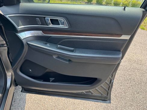 Used 2019 Ford Explorer Limited w/ Class III Trailer Tow Package FWD image 46