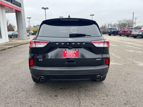 Used 2021 Ford Escape SE w/ SE Sport Appearance Package image 4