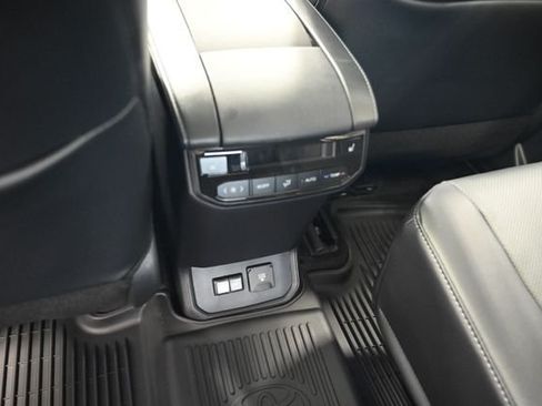 New 2026 Toyota Highlander Platinum AWD/4WD image 34