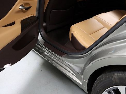 Used 2020 Lexus ES 350 w/ Premium Package image 26