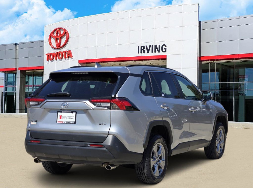 Used 2024 Toyota RAV4 XLE FWD image 4