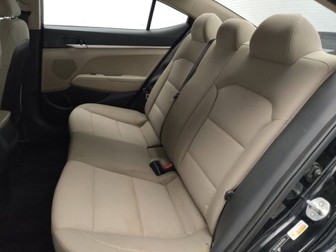 Used 2019 Hyundai Elantra SE image 18