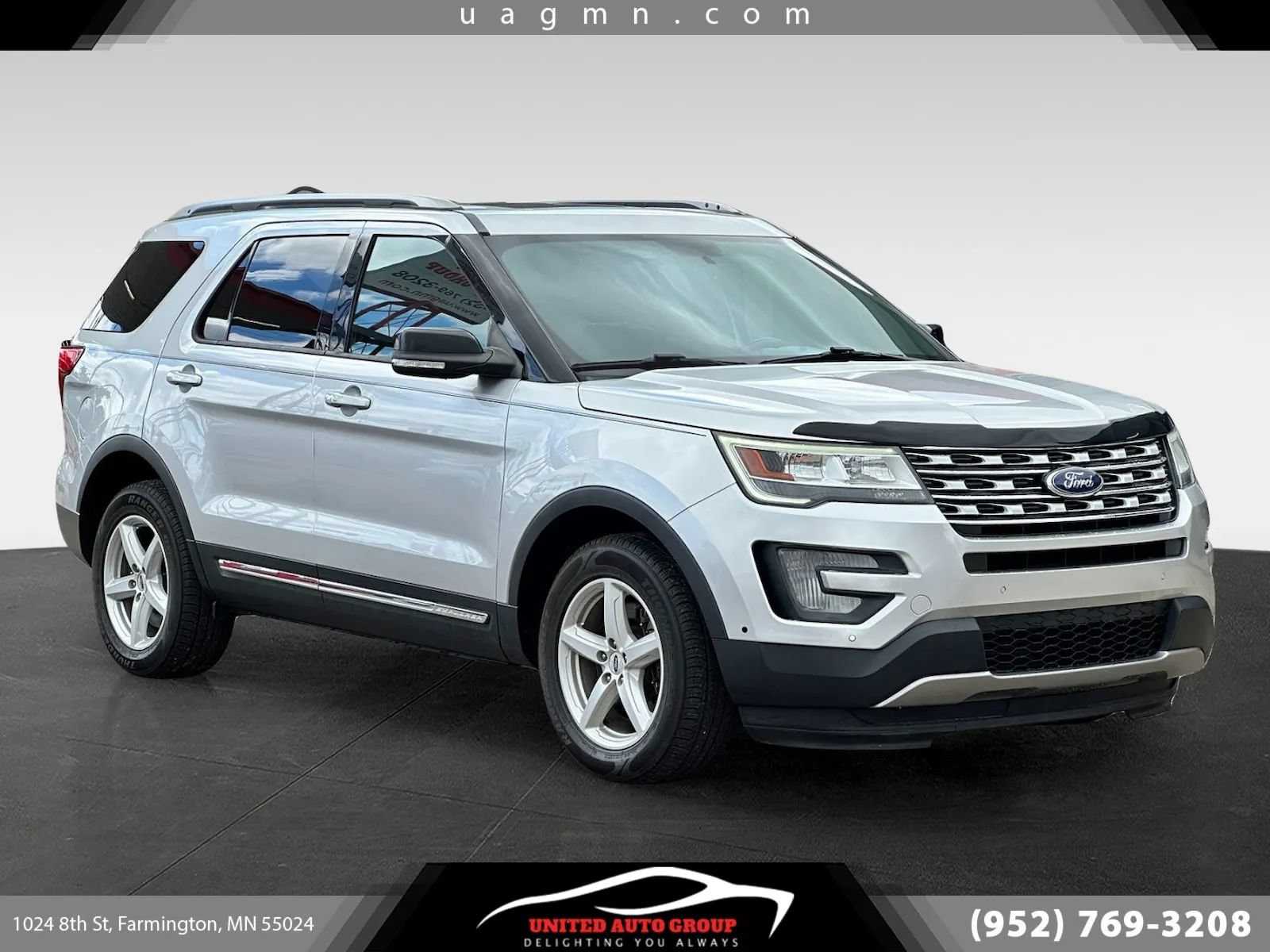 Used 2017 Ford Explorer XLT w/ Equipment Group 202A AWD/4WD image 1