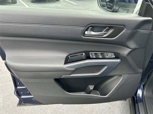 Used 2025 Nissan Pathfinder SL image 24