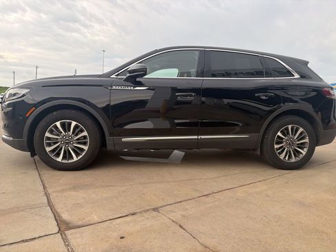 Used 2023 Lincoln Nautilus Reserve image 5