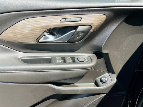 Used 2024 GMC Terrain Denali w/ Denali Premium Package image 18