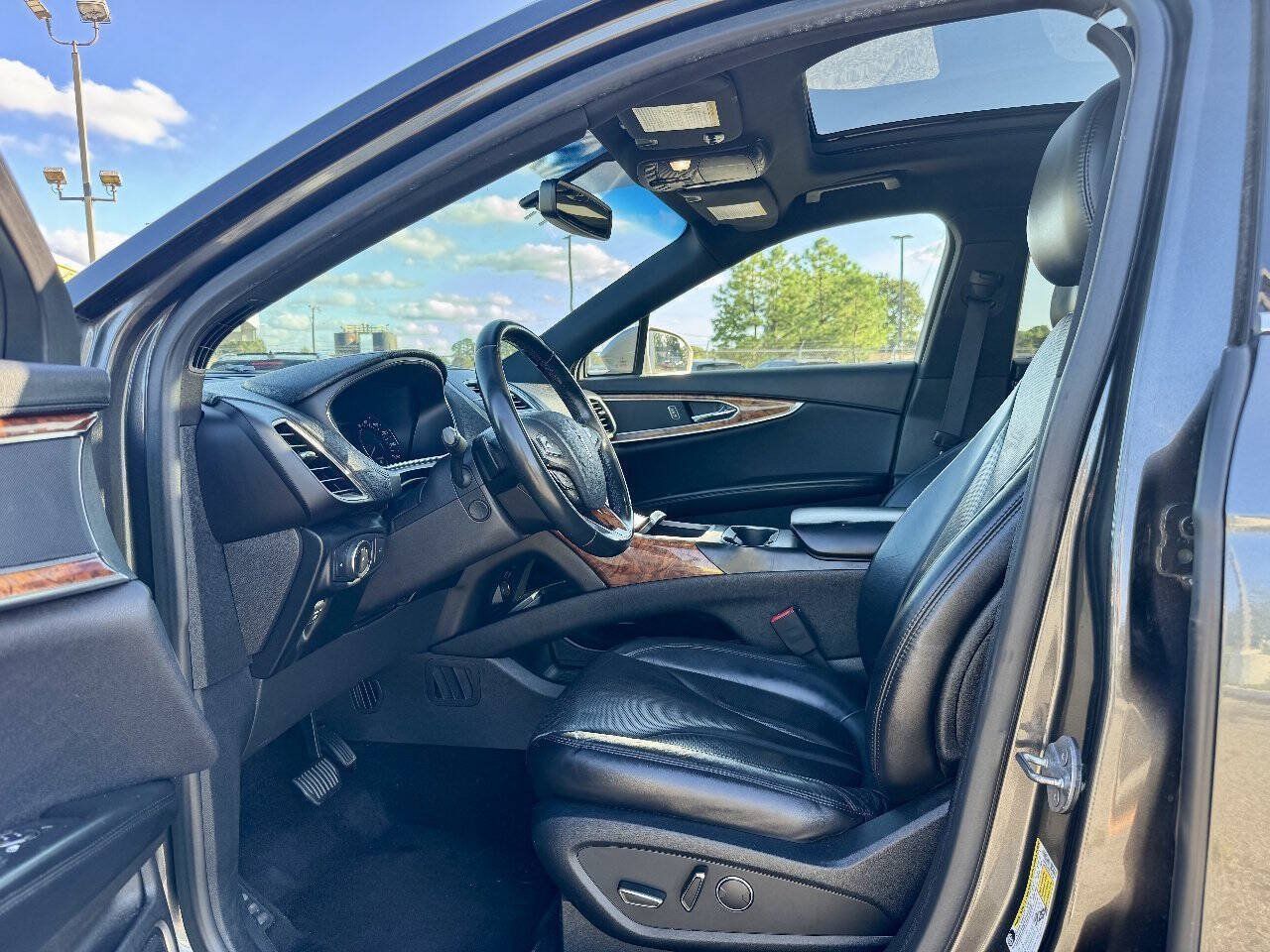 Used 2017 Lincoln MKX Reserve FWD image 8