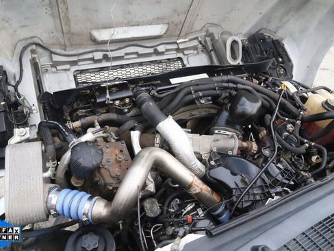 Used 2018 Ford F750 2WD Regular Cab Super Duty image 32