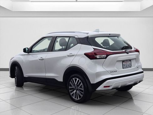 Used 2023 Nissan Kicks SV image 7