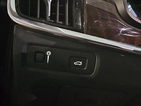 Used 2017 Volvo S90 T5 Momentum w/ Vision Package image 8