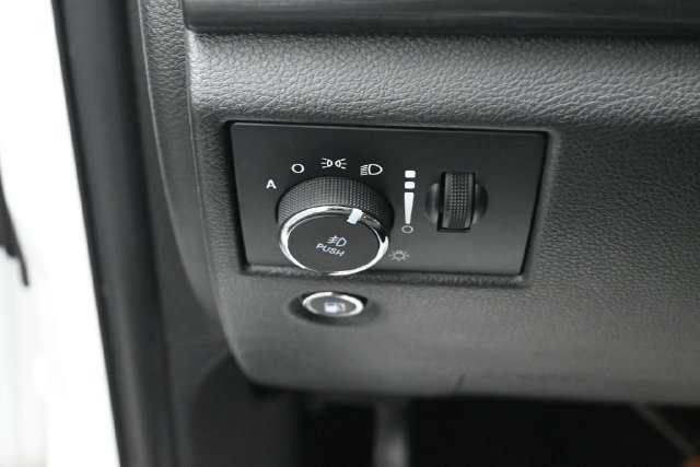 Used 2020 Jeep Grand Cherokee Laredo w/ Security & Convenience Group AWD/4WD image 11