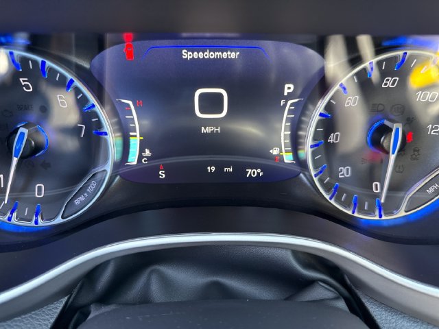 New 2027 Chrysler Pacifica Select AWD/4WD image 21