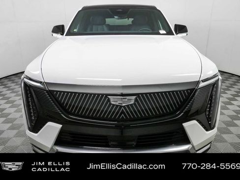 Certified 2025 Cadillac Escalade IQ Luxury 2 w/ LPO, Premium Carpet Package AWD/4WD image 37