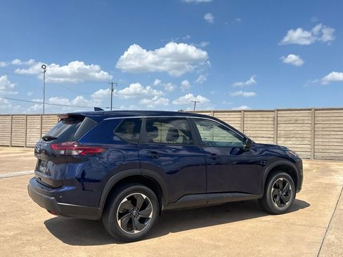 Used 2025 Nissan Rogue SV FWD image 23