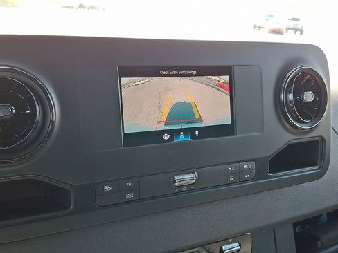 Used 2024 Mercedes-Benz Sprinter 2500 image 16