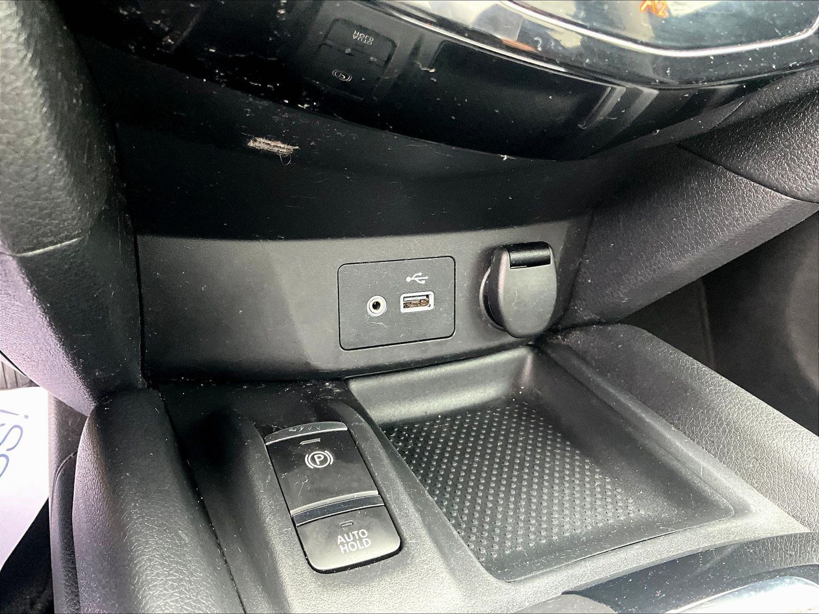 Used 2019 Nissan Rogue SV w/ Premium Package FWD image 18
