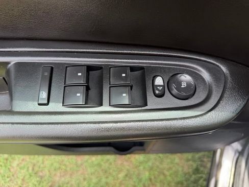 Used 2017 Chevrolet Traverse LT FWD image 15