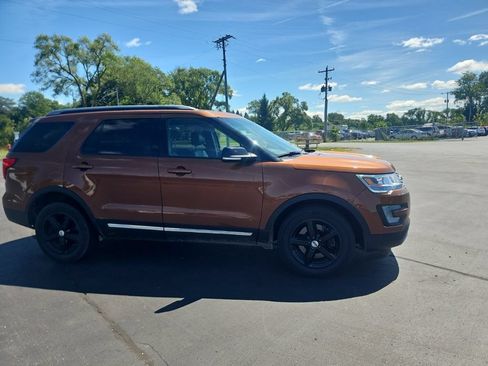 Used 2017 Ford Explorer XLT w/ Equipment Group 202A AWD/4WD image 5