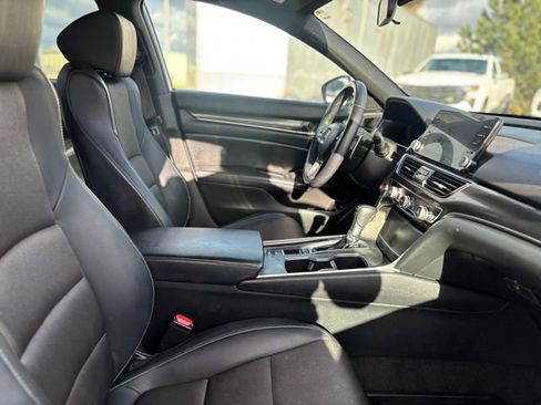 Used 2018 Honda Accord Sport image 14