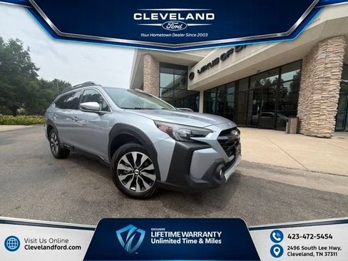 Used 2025 Subaru Outback Touring AWD/4WD image 1