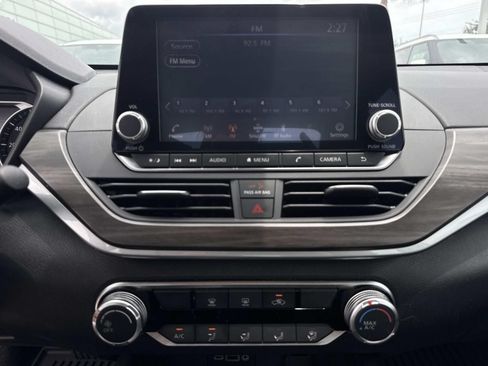 Used 2025 Nissan Altima 2.5 SV FWD image 26