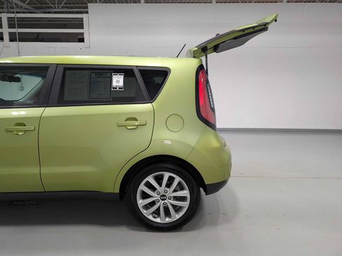 Used 2017 Kia Soul + FWD image 11