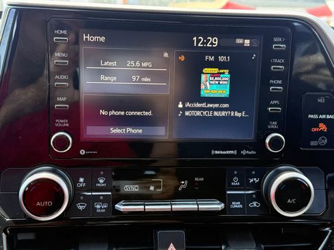 Used 2020 Toyota Highlander LE image 22