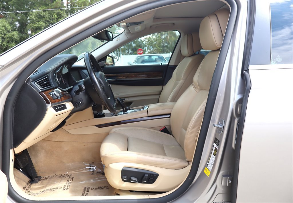 Used 2013 BMW 750i RWD image 15