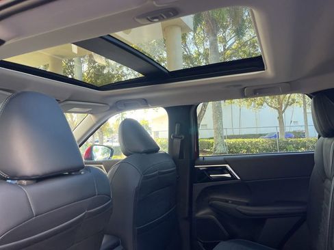 New 2025 Mitsubishi Outlander SE image 21