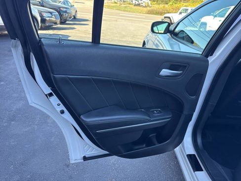 Used 2015 Dodge Charger SXT w/ AWD Premium Group image 17