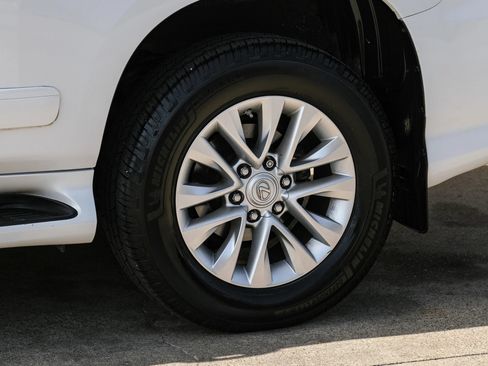 Used 2016 Lexus GX 460 w/ Premium Package AWD/4WD image 59