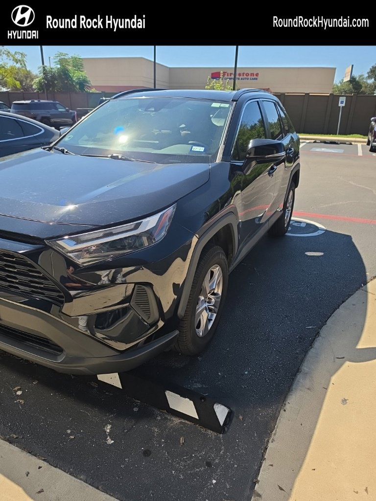 Used 2022 Toyota RAV4 XLE w/ Convenience Package FWD image 1