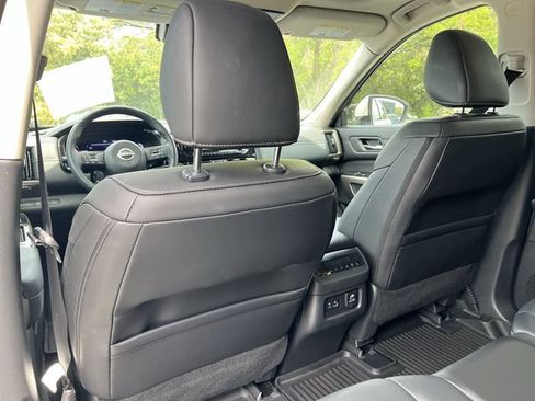 Used 2024 Nissan Pathfinder Platinum w/ Cargo Package AWD/4WD image 31