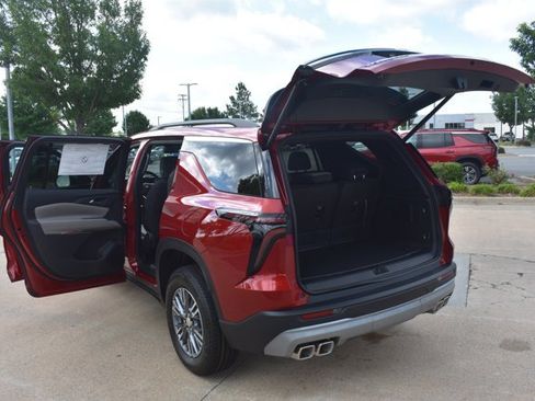 New 2026 Chevrolet Traverse LT w/ Driver Confidence Package FWD image 17