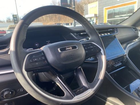 Used 2023 Jeep Grand Cherokee L Laredo image 8