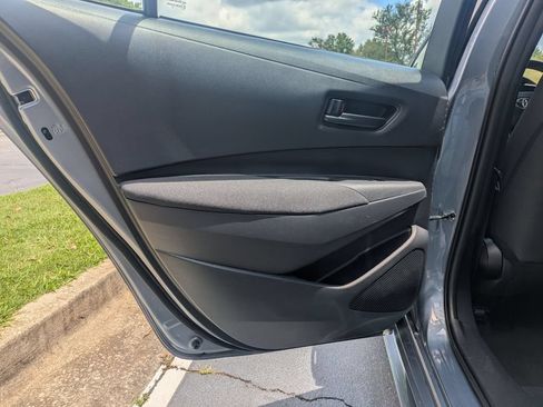 Used 2025 Toyota Corolla LE FWD image 27