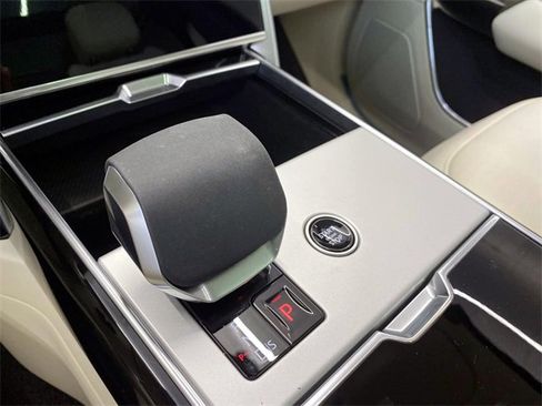 Used 2025 Land Rover Range Rover Long Wheelbase SE image 6