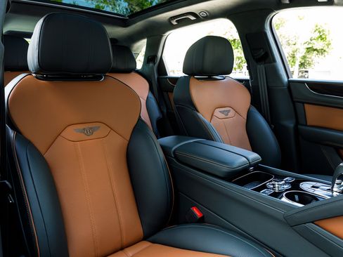 New 2026 Bentley Bentayga AWD/4WD image 39