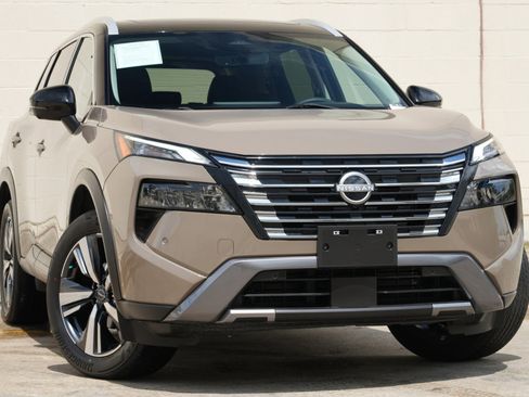 Used 2024 Nissan Rogue SL w/ SL Premium Package FWD image 2