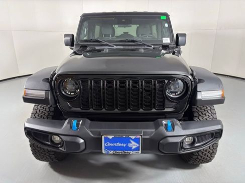 Used 2024 Jeep Wrangler Unlimited AWD/4WD image 3