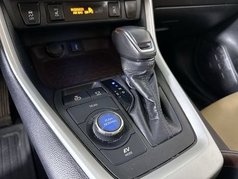 Used 2021 Toyota RAV4 Limited AWD/4WD image 16