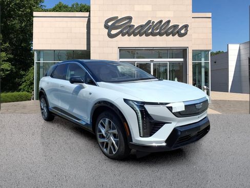 New 2027 Cadillac Optiq Luxury w/ LPO, Floor Liner Package AWD/4WD image 7