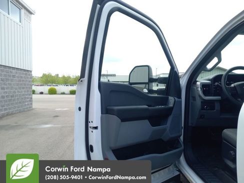 New 2026 Ford F550 4x4 Crew Cab image 10
