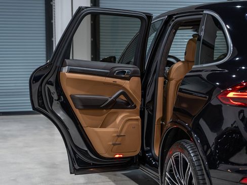 Used 2016 Porsche Cayenne Turbo S w/ Premium Package Plus image 26