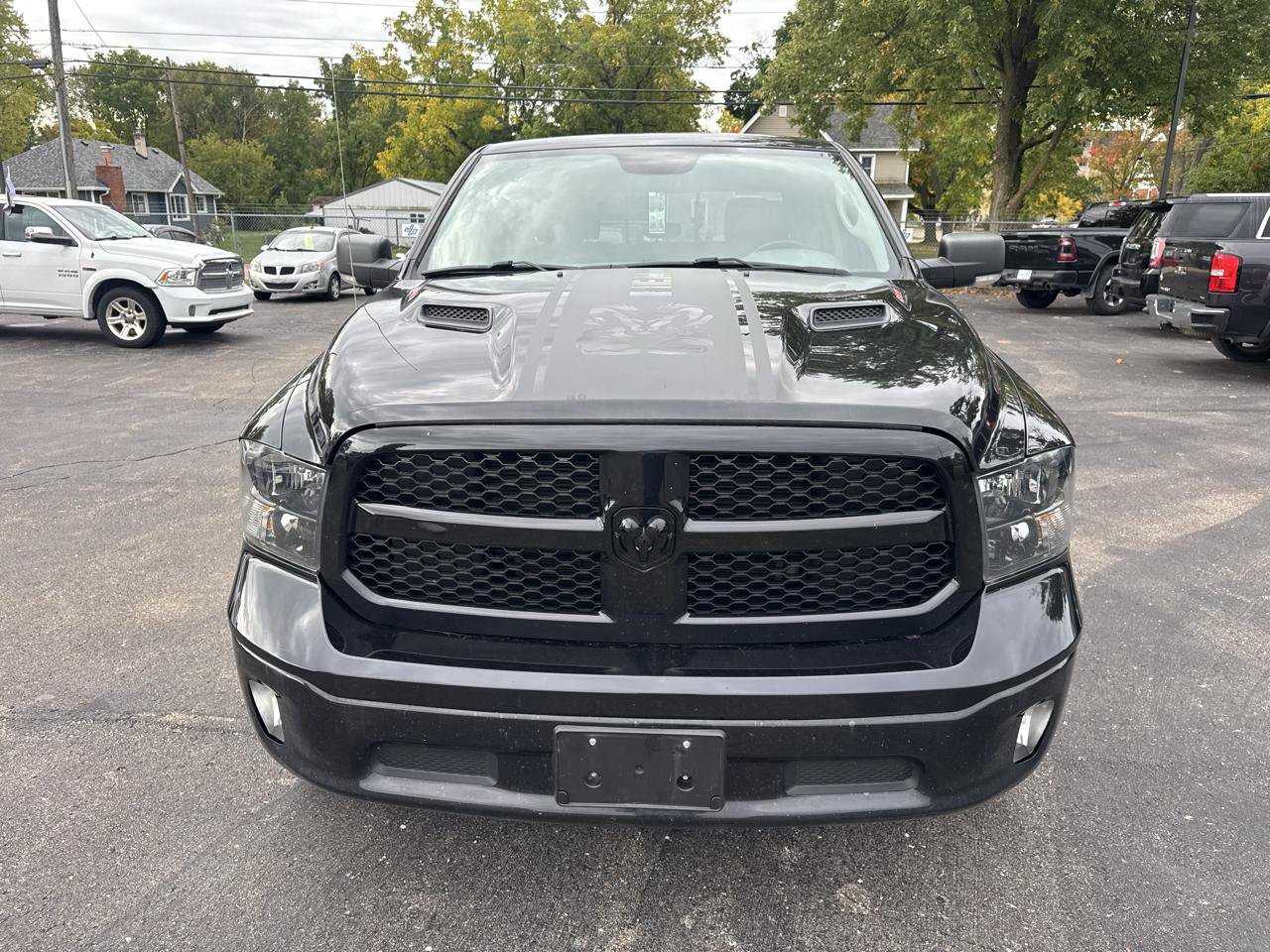 Used 2019 RAM 1500 Classic SLT w/ Black Appearance Group AWD/4WD image 7