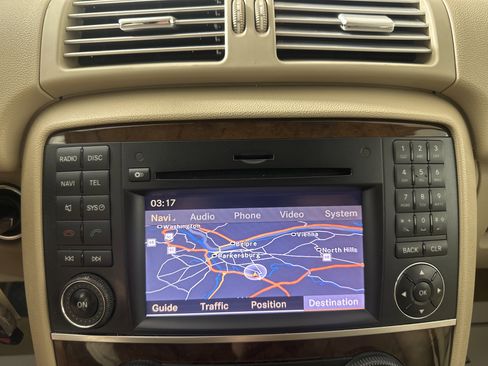 Used 2011 Mercedes-Benz R 350 4MATIC image 15