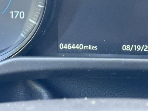 Used 2020 Jaguar XF Premium image 10